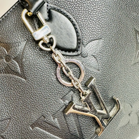 EUC Louis Vuitton Palladium Plated LV Initials Key Holder/Bag Charm - Picture 10 of 17